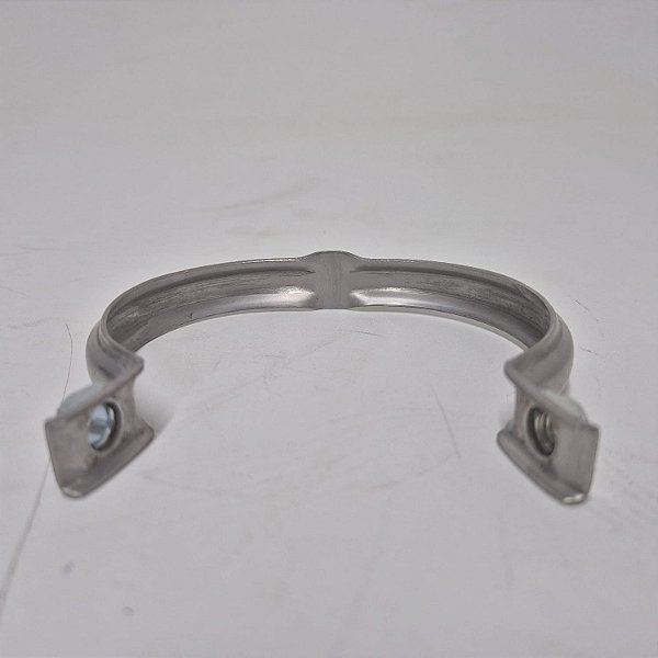 1542778 - Abraçadeira - A25C, A25D, A25E, A25F, A25G, A30D, A30E, A30F, A30G, A35, A35C, A35D, A35E, A35E FS, A35F, A35G, A40, A40D, A40E, A40E FS, A40F, A40G, EC210B, EC240B, EC360B, EC360B LC, EC360B LR, EC360B NLC, EC460B, EW180B, EW180C, L120B...