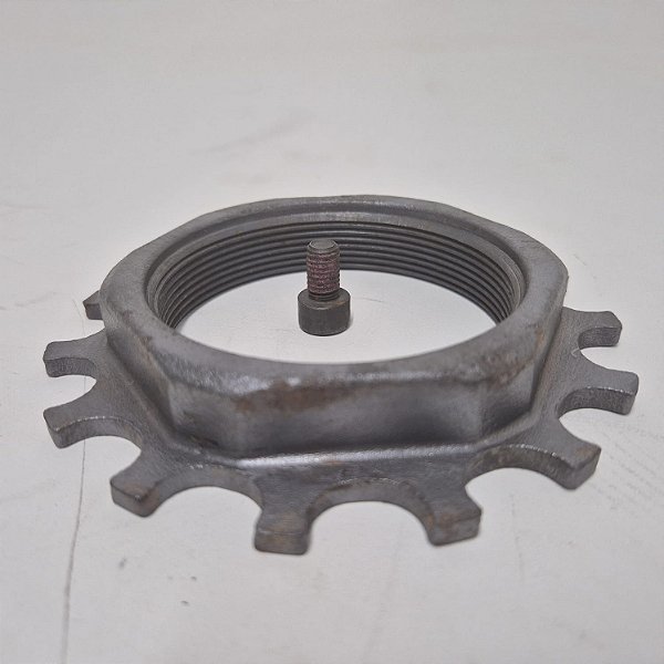85104230 - Porca Cubo - Volvo FH (2002 - 2008) FH (2008 - 2013) FH (2013 - 2022) FM (2008 - 2013) FM (2013 - 2022)