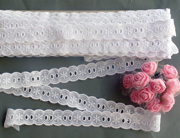 PA010 - 2,50cm x 10,00m | Passa-Fita Bordado Inglês 100% Algodão Branco