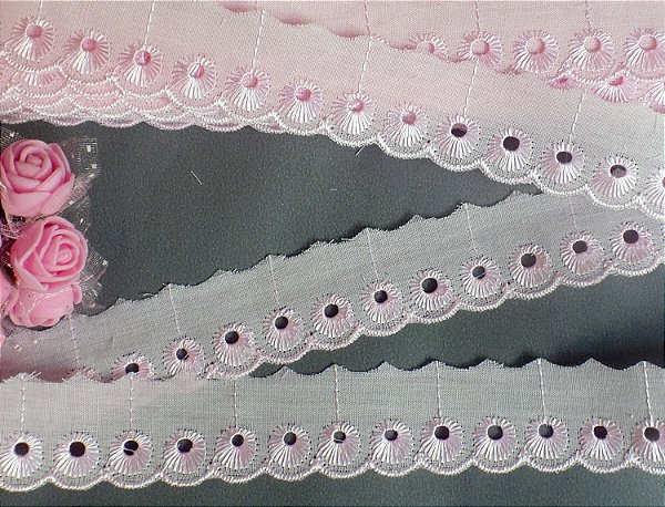 BP051 RB- 2,50cm x 13,70m | Bordado Inglês Alg. c/ Poliéster Rosa BB