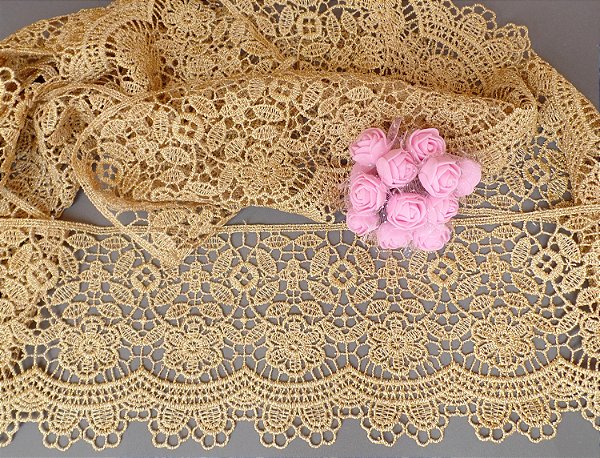 CL620 - 11,00cm x 13,70m | Renda Guipure 100% Poliéster Dourado