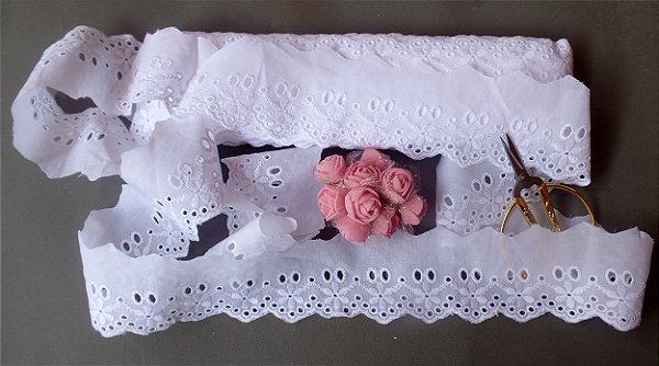 PA009 - 5,00cm x 13,70m | Passa-Fita Bordado Inglês 100% Algodão Branco