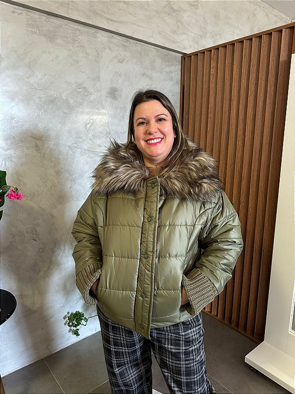 Jaqueta com Gola em Pele Fake - AMBICIONE 19055