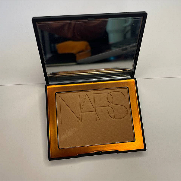 Bronzer NARS Laguna Bronzing Powder | Cor Laguna 02 (original) (com marca na sombra)