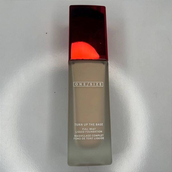 Base ONE/SIZE Turn Up The Base | Cor: Fair 15 (R) (Tampa leveemente arranhada)