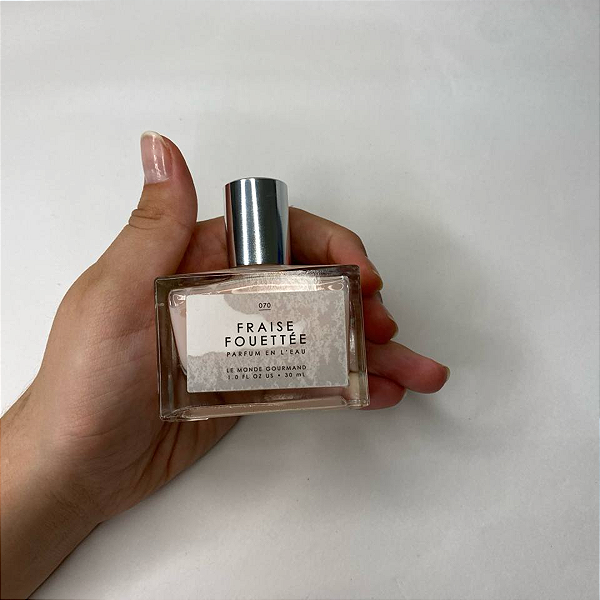 Perfume Le Monde Gourmand Fraise Fouetteé Eau de Parfum 30ml (Rótulo danificado)