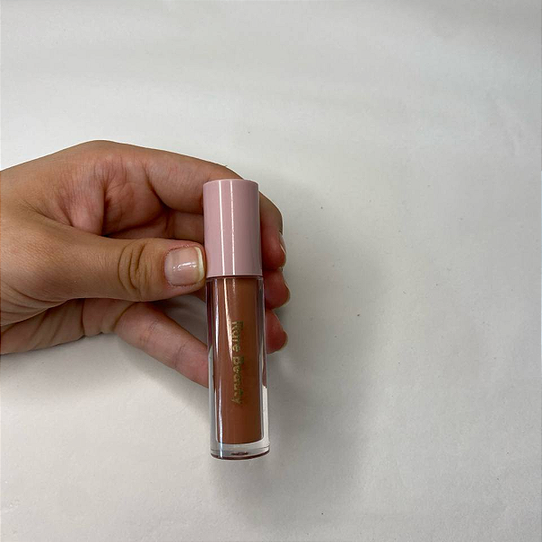 Sombra Líquida Rare Beauty Stay Vulnerable Liquid Eyeshadow | Cor: Nearly Neutral (Sem caixa, embalagem levemente arranhada)