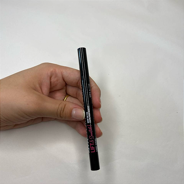 Caneta para Sombrancelhas Nyx Lift & Snatch! Brow Tint Pen | Cor: Auburn (Sem caixa)