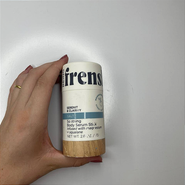 Sérum em Bastão para o corpo Being Frenshe Soothing Body Serum Stick Salty 2.6oz (Rótulo Danificado)