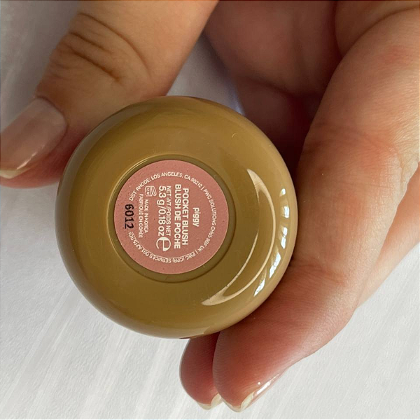 Blush Rhode Pocket Blush | Cor: Piggy (Embalagem levemente arranhada, caixa amassada)