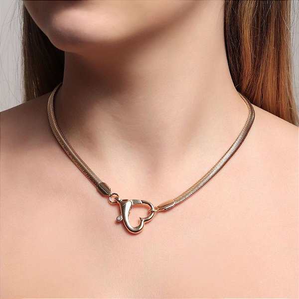 Choker serpente com mosquetão de coração