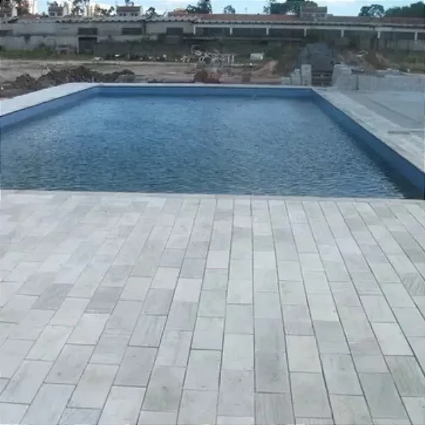 Pedra São Tomé Legítima, Piso interno e externo .
