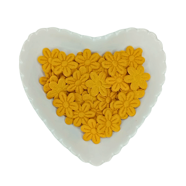 Flor de Tecido Prensada 6 pétalas 2cm x 2cm Pacote com 100 unidades | Mostarda