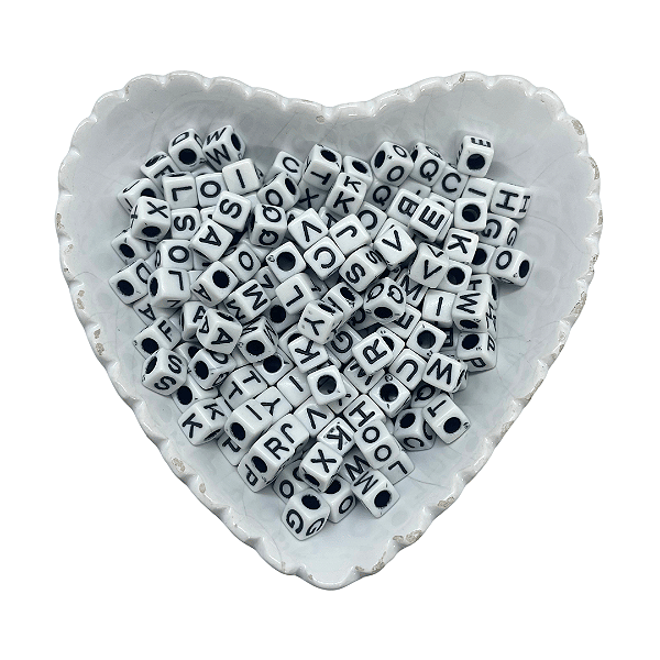 Miçanga Cubo Branca 6mm Letras A-Z Pretas 50g