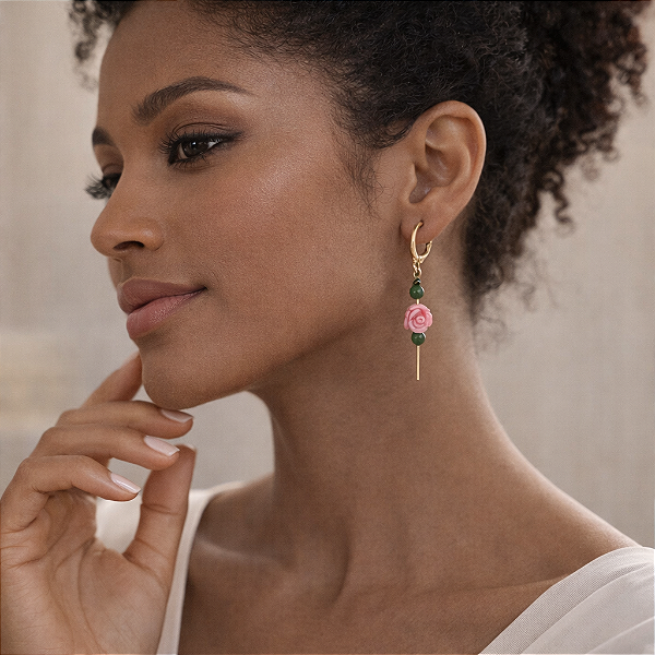 BRINCO COM MADREPÉROLA E ESMERALDAS NATURAIS "FIORELLA"