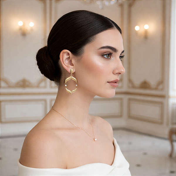 BRINCO COM PÉROLA NATURAL "SERENA"