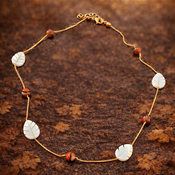 COLAR FEMININO COM MADREPÉROLA E PEDRA NATURAL "OUTONO"