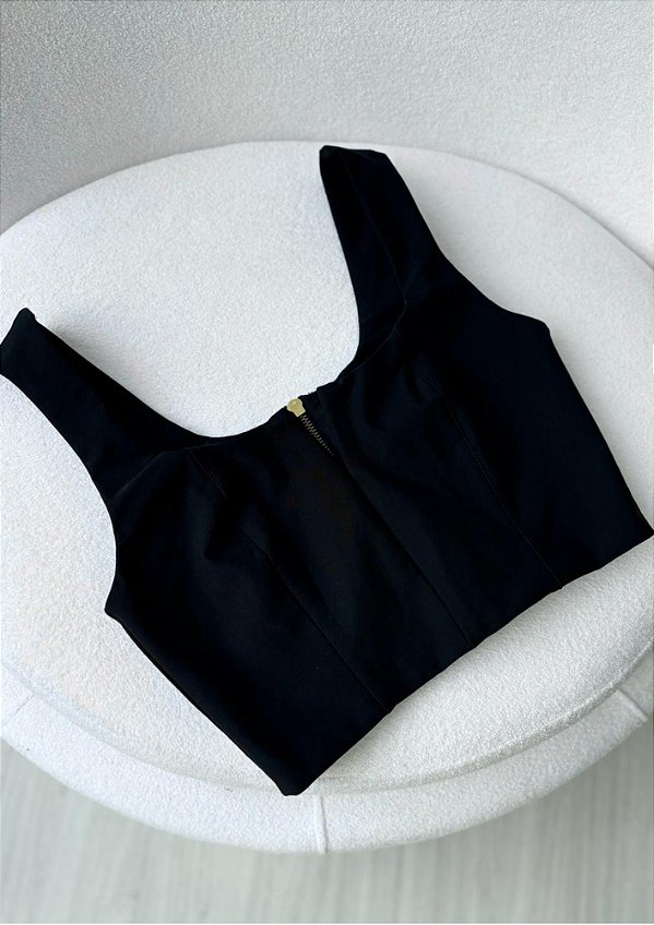 Cropped Flavia