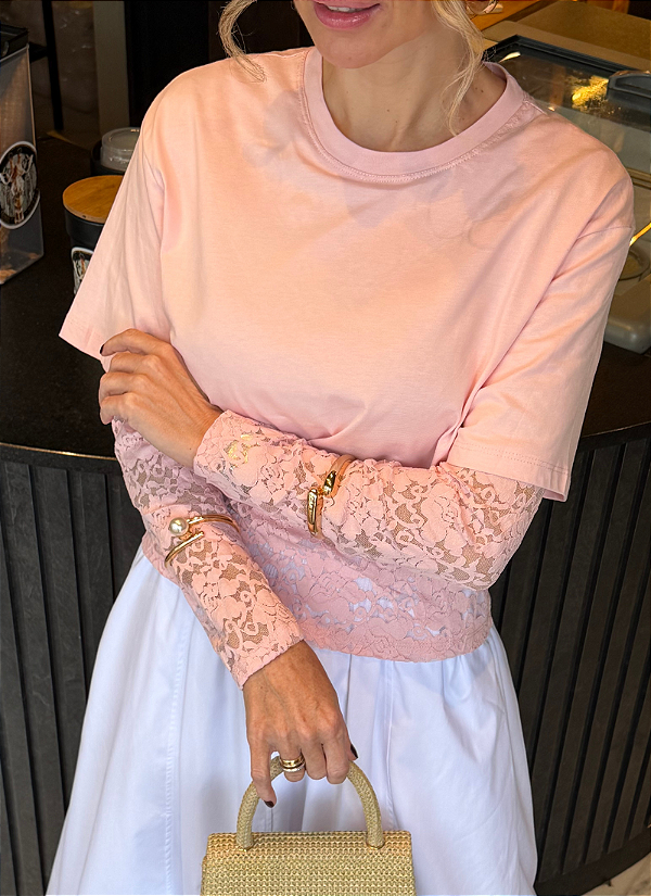Blusa T-shirt Sobreposição com Renda Manga Longa