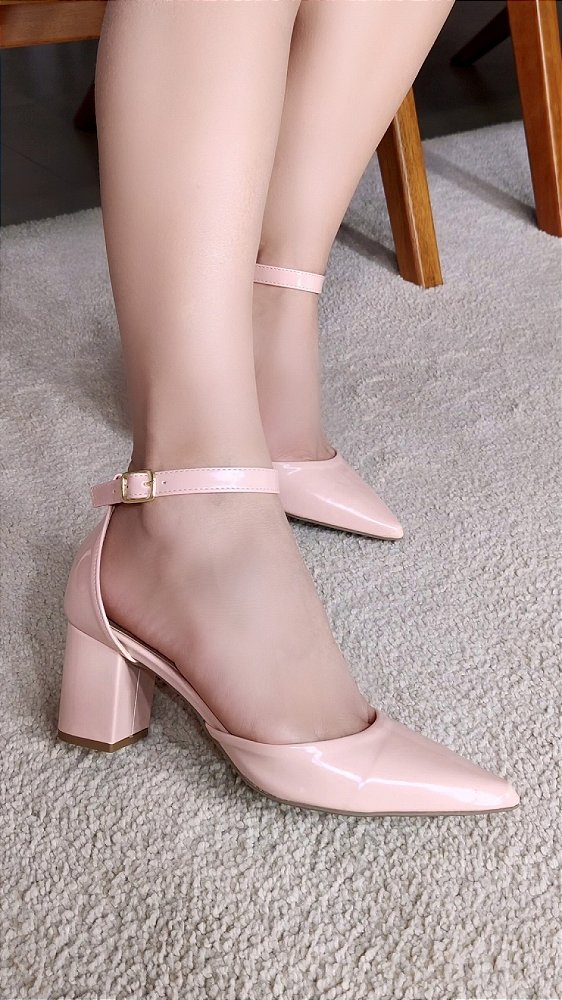 Scarpin Rose Verniz Salto Médio Bico Fino Torricella Fivela Dourada AVS 606C