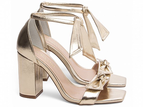Sandália Feminina Napa Ouro Light com Salto 8,5 cm e Tira Laço Nó AVS FST025L
