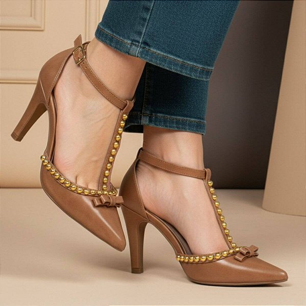 Sapato Scarpin Salto Alto Bico Fino Caramelo Pérolas Douradas Torricella AVS 66080B