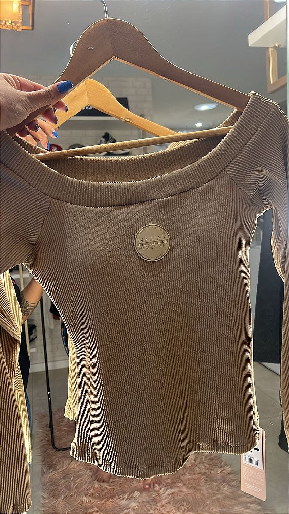 BLUSA OMBRO A OMBRO CANELADO