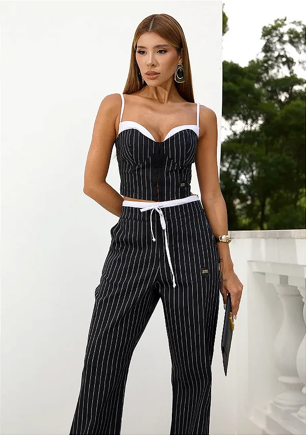 CONJUNTO ALFAIATARIA CALCA + CROPPED RISCA DE GIZ MARIA GUEIXA
