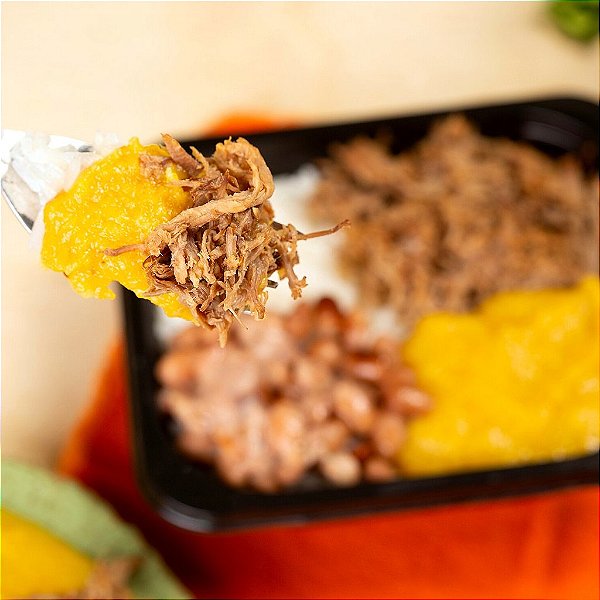 Carne Louca Desfiada com Purê de Mandioquinha, Arroz branco e Feijão - 320g