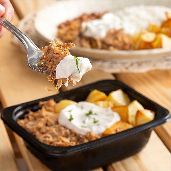 Cupim Desfiado com Sour Cream, Batata Rústica, Arroz e Feijão - 320g