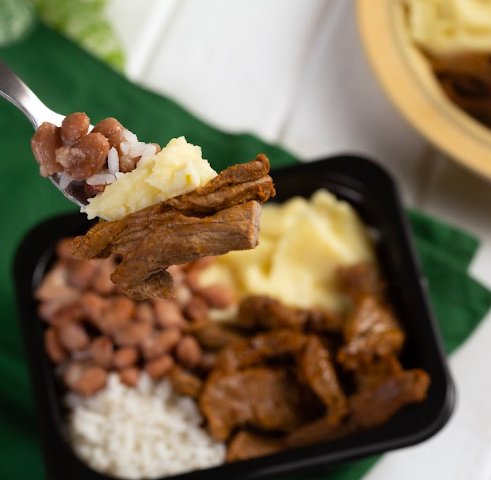 Isca de Contra Filé com Purê de Batata, Arroz Branco e Feijão - 320g