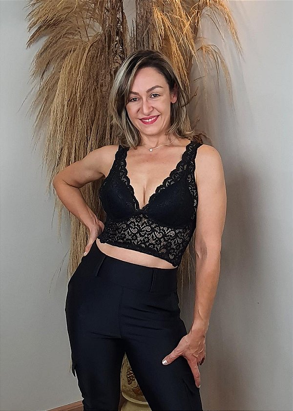Top Alongado com Renda, Bojo e Alças Ajustáveis Preto