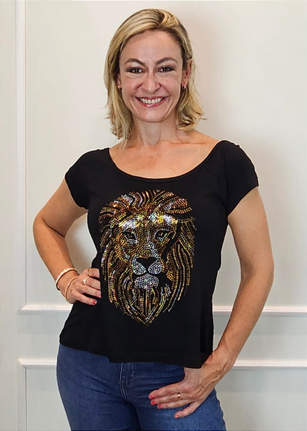 Tshirt Feminina Preta Gola Canoa Leão Colors Crystal Pedraria TRC