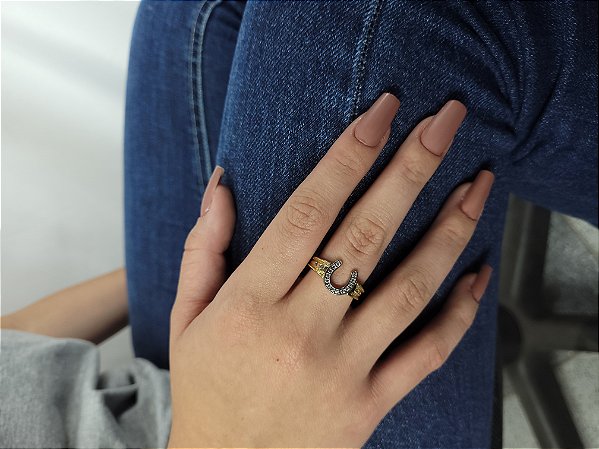 Anel Ferradura com Pedras nas Laterais