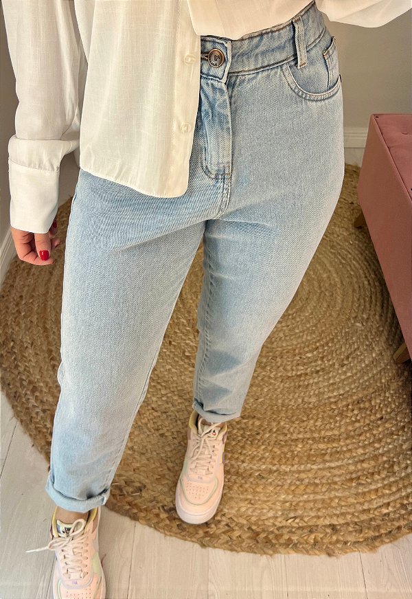 Calça mom básica lisa estilosa