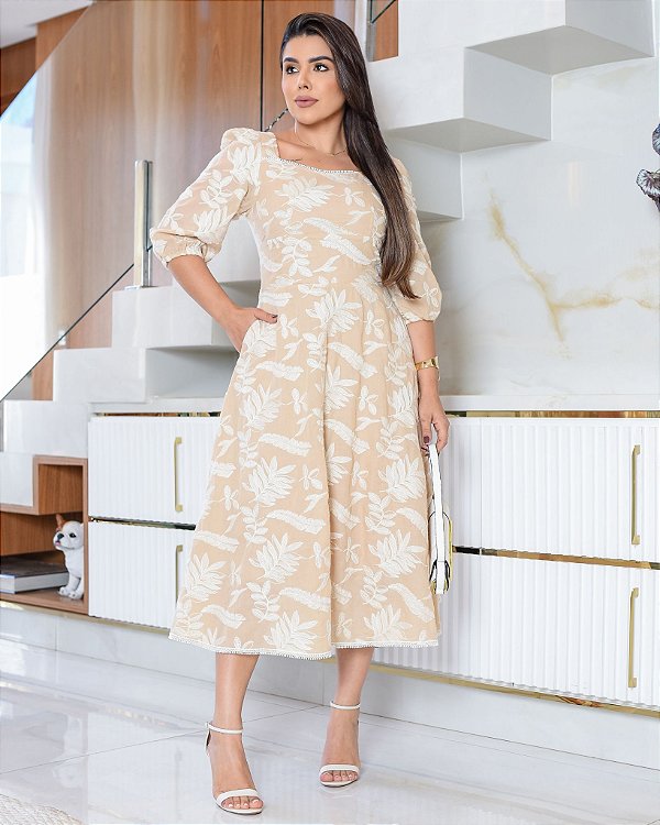 Vestido gode decote princesa e acabamento em guipir Creme midi