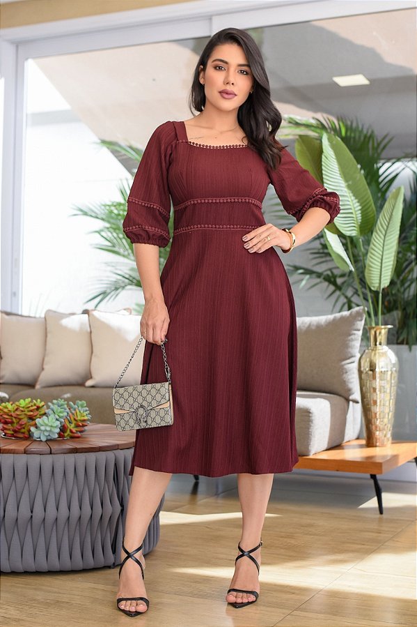 Vestido midi manga 3/4 e guipir Vinho
