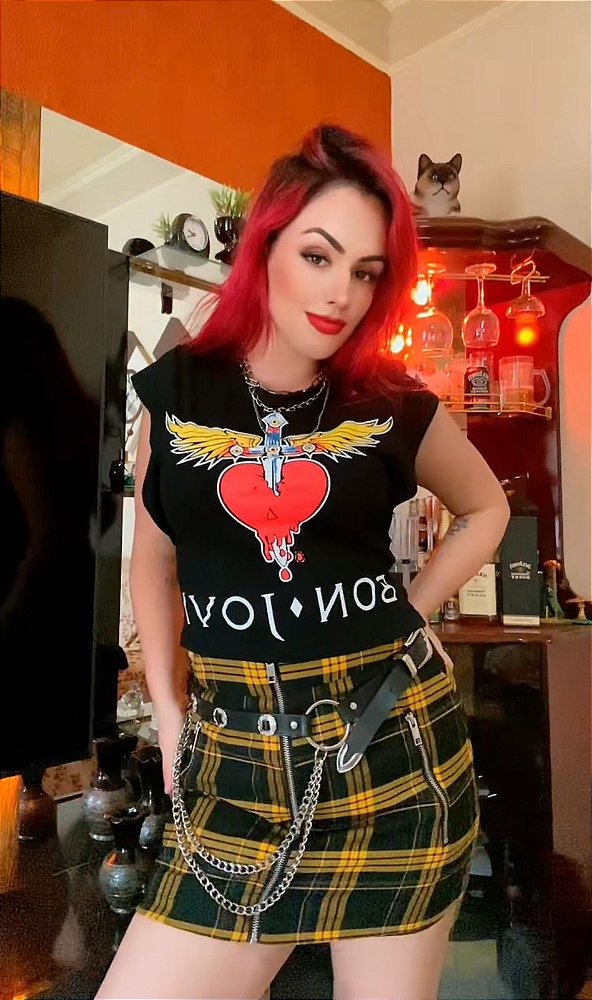 Blusinha com estampas de bandas