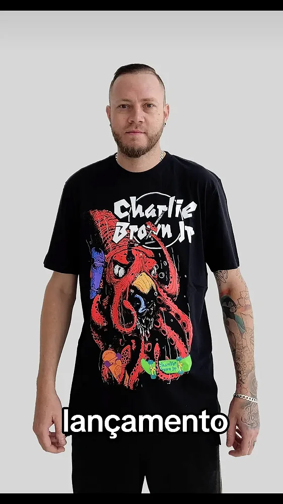 Camiseta preta Rock banda Charlie Brown Jr Zóio de Lula Oficial Consulado