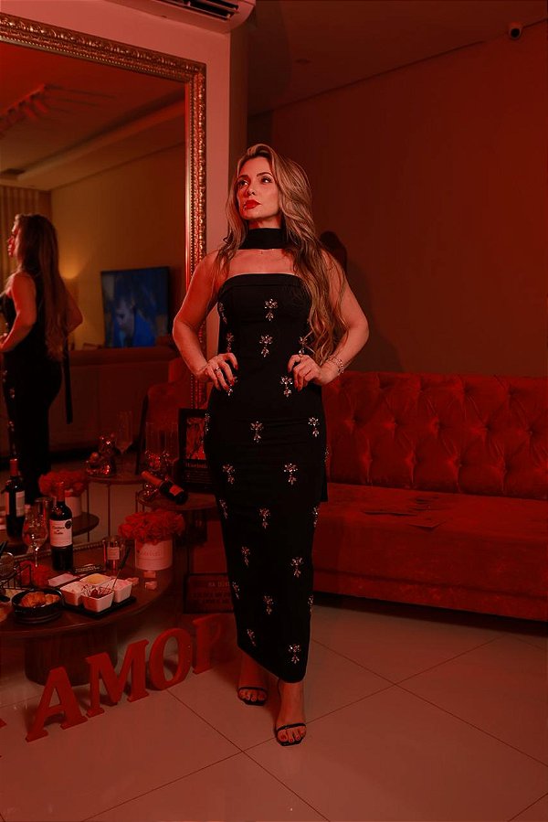 Vestido Mídi Preto Bordado com Pedras