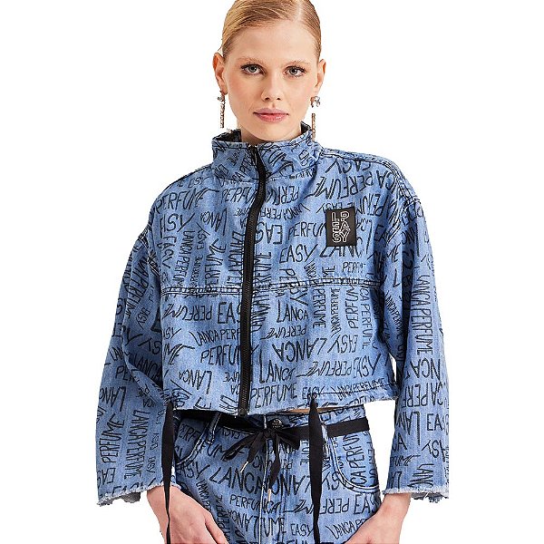 Jaqueta Jeans Easy Lança Perfume Curta Logomania AV23 Azul Feminino