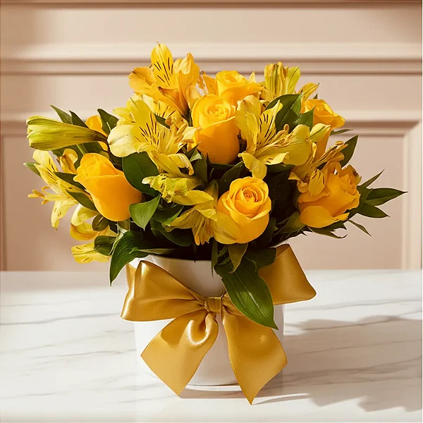 Box de Rosas e Alstroemérias Amarela com Folhagem