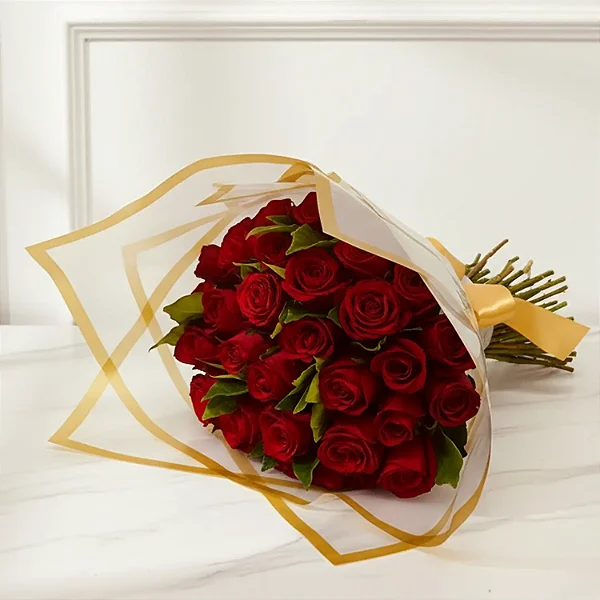 Buquê de 40 Rosas Vermelhas com Folhagem