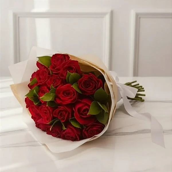 Buquê de 20 rosas Rosa com folhagem