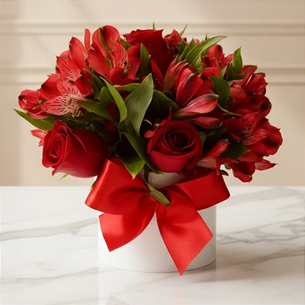 Box de Rosas e Alstroemérias Vermelha com Folhagem
