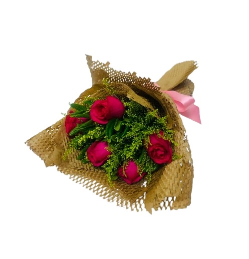 Buque de 6 rosas vermelhas com folhagem
