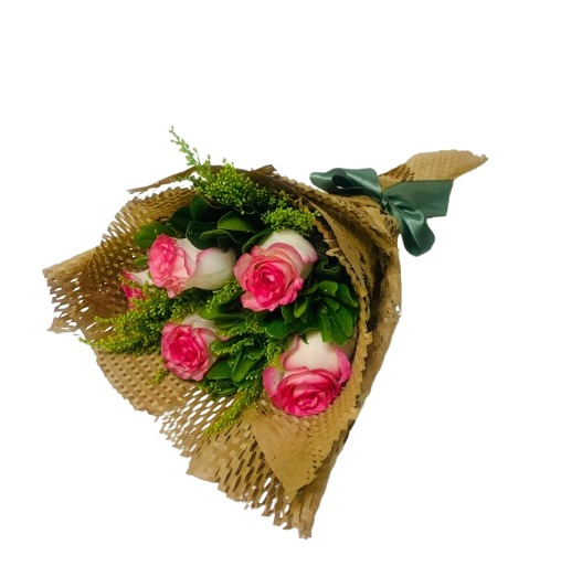 Buque de 6 rosas cor de rosa com folhagem