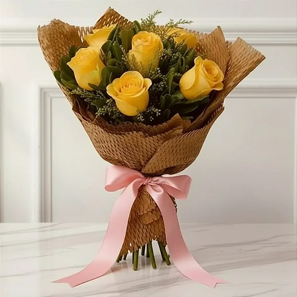 Buque de 6 Rosas Amarelas Com Folhagem