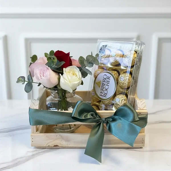 Arranjo De 6 Rosas Coloridas Na Jardineira Com Ferrero E Ursinho