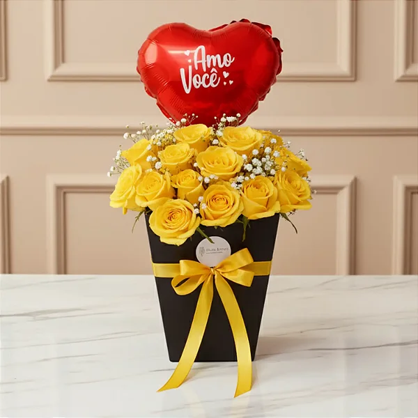 Buquê De Rosas Amarelas Na Caixa Em Formato De Bolsa Com Balão